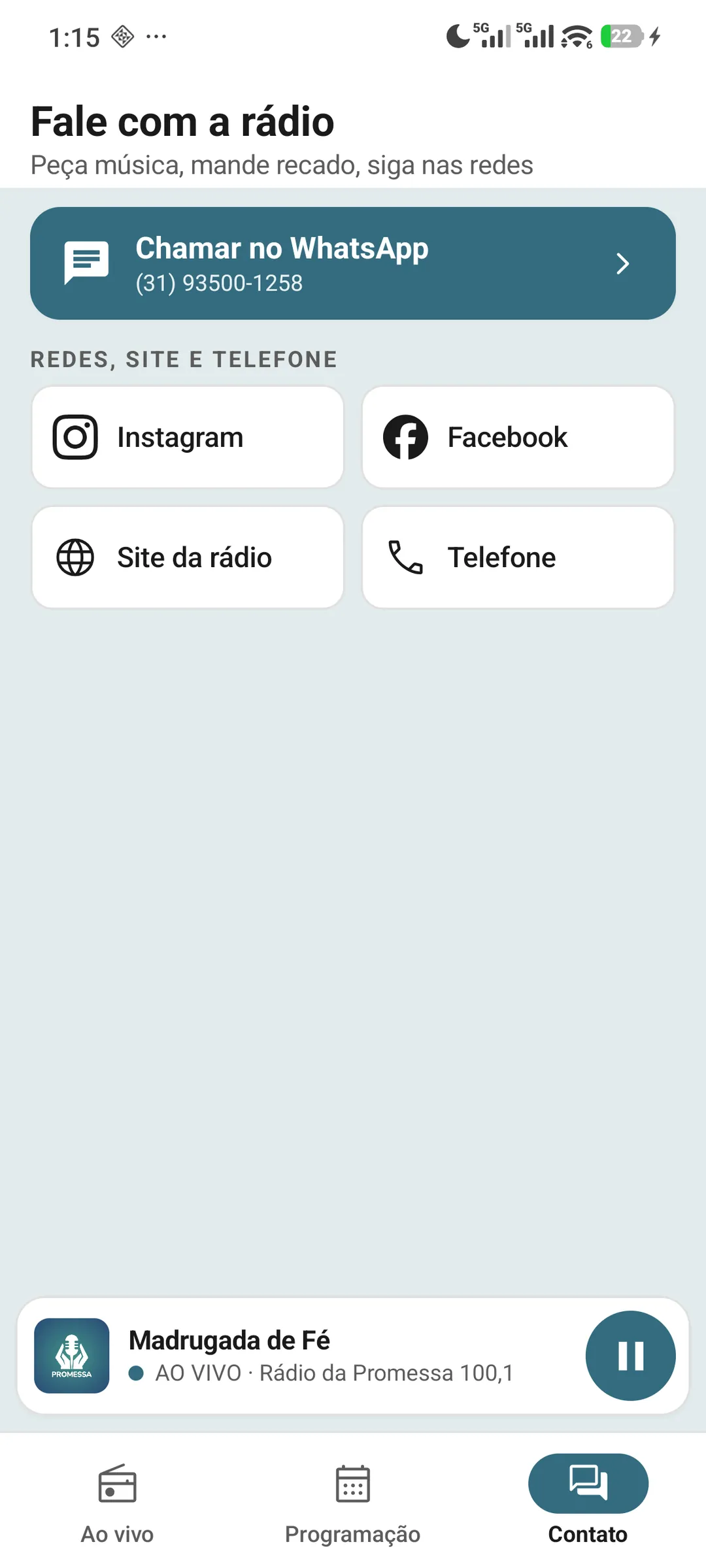 Modelo Relógio: tela Fale com a rádio, com WhatsApp em destaque, Instagram, Facebook, site e telefone